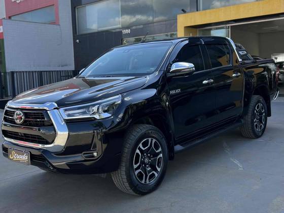 TOYOTA HILUX 2.8 D-4D TURBO DIESEL CD SRX 4X4 AUTOMÁTICO